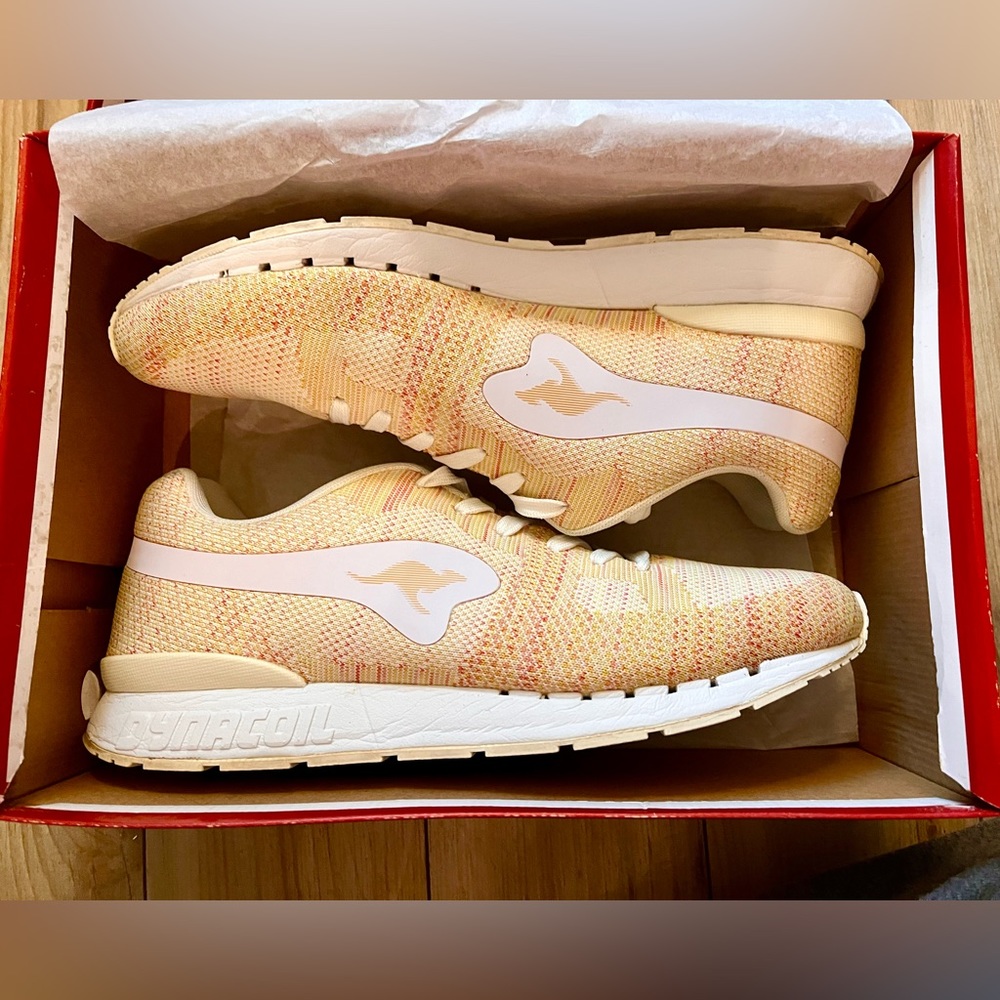 Men’s size 10.5 KangaROOS